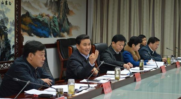 武國定主持召開市政府常務(wù)會(huì)