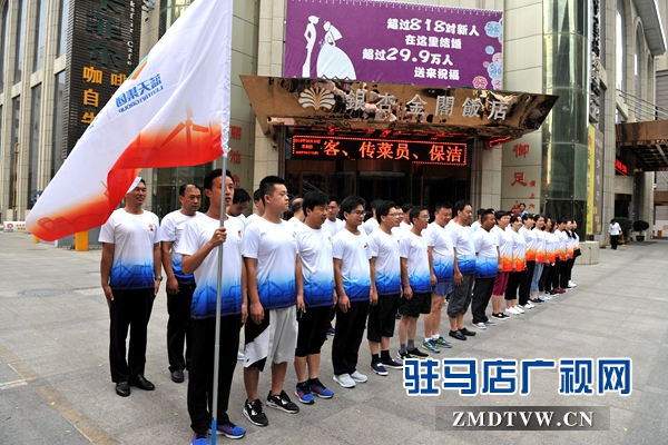 2a活動(dòng)人員整齊集合，準(zhǔn)備早操晨跑.JPG