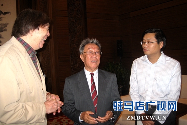 與文化部原部長王蒙先生、大作家馮驥才先生親切交流.jpg