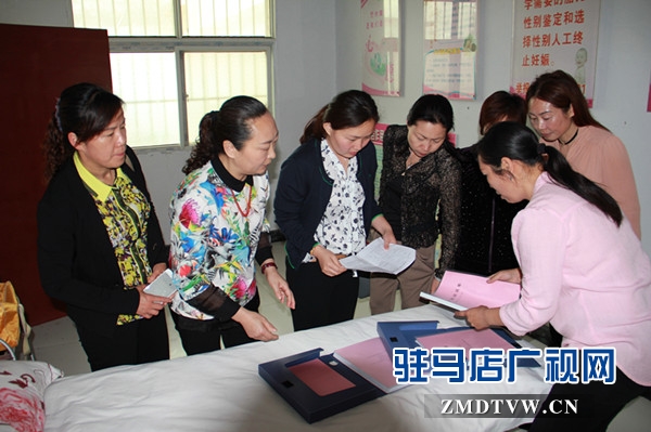 2、省計劃生育藥具調(diào)研組嚴格按照省計劃生育藥具服務(wù)規(guī)范進行考核.JPG