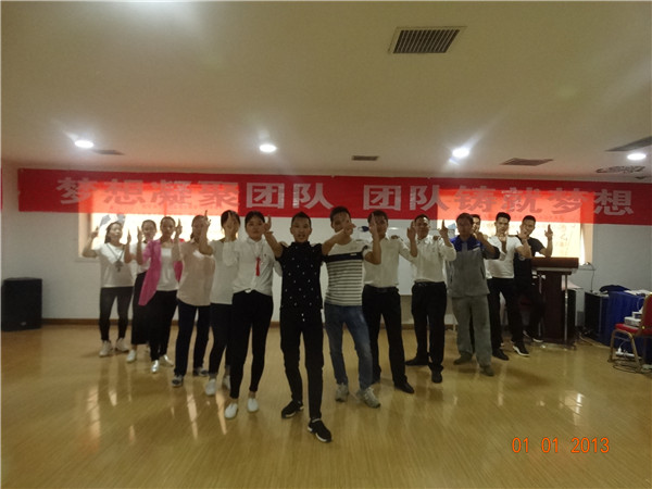 萬順源汽車集團魔鬼訓(xùn)練營讓參訓(xùn)人員熔煉團隊超越自我