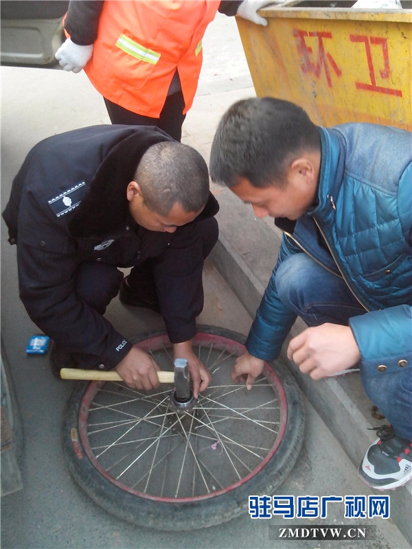 1、舒向田與環(huán)衛(wèi)工人座談交流.jpg