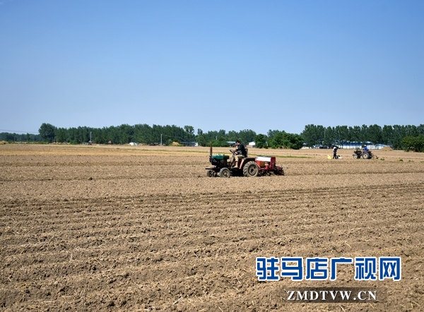 正陽縣永興鎮(zhèn)：400臺“鐵?！睋尫N忙