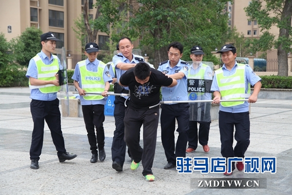平輿縣公安局開展反暴恐應急處置實戰(zhàn)演練