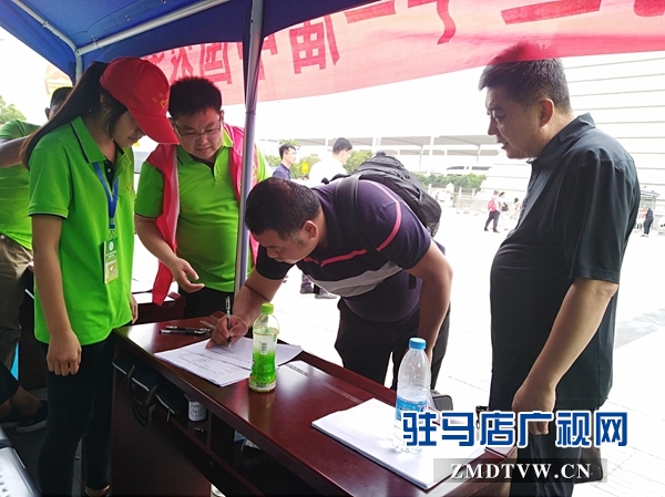 駐馬店市青年商會志愿者真情服務中國農加工洽談會