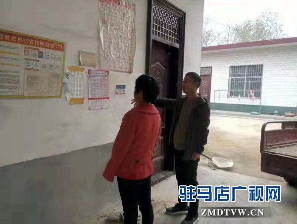 確山縣衛(wèi)計(jì)委深入幫扶村開展健康扶貧政策宣傳活動