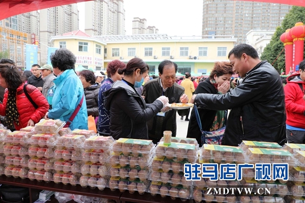 800名北京游客游覽嵖岈山、皇家驛站、天中老街等景區(qū)后爭相搶購駐馬店名優(yōu)土特產(chǎn)
