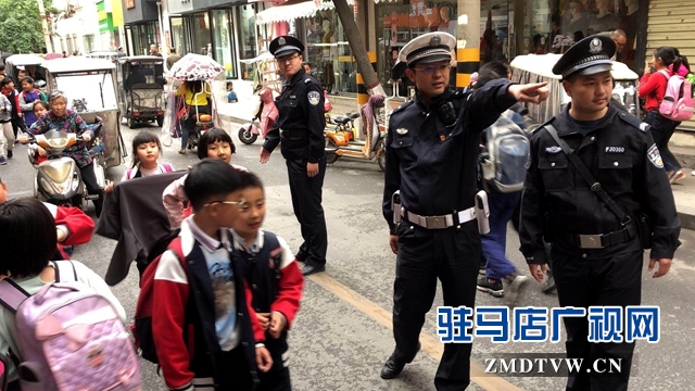 駐馬店市公安局西園派出所開展武裝巡邏活動(dòng)