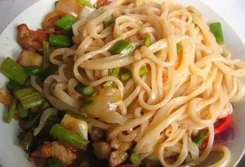 深夜食堂：攢勁弟弟帶你吃！烏魯木齊十大經典拌面館，咱新疆人就好這口... 