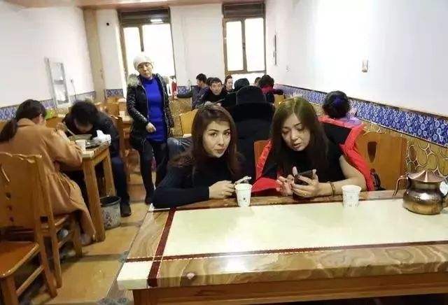 深夜食堂：攢勁弟弟帶你吃！烏魯木齊十大經典拌面館，咱新疆人就好這口... 