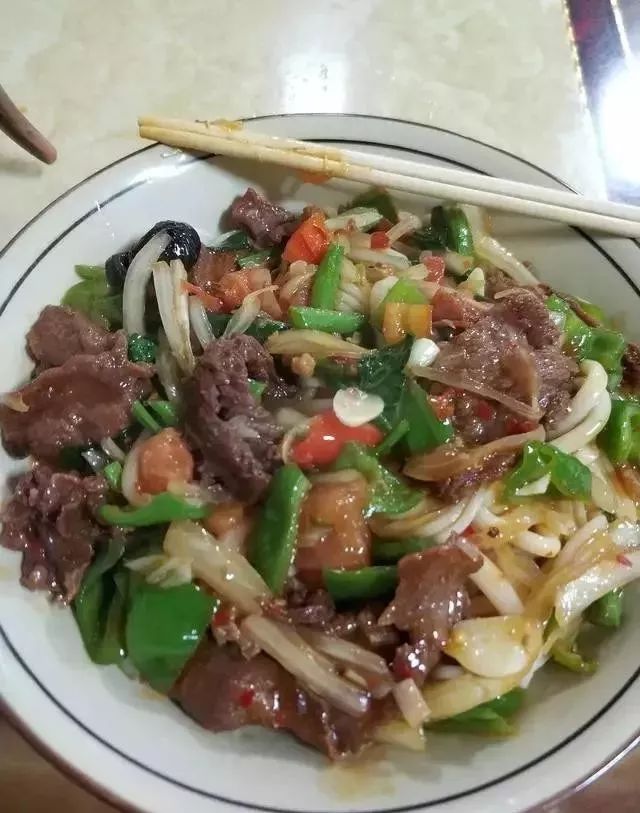深夜食堂：攢勁弟弟帶你吃！烏魯木齊十大經典拌面館，咱新疆人就好這口... 