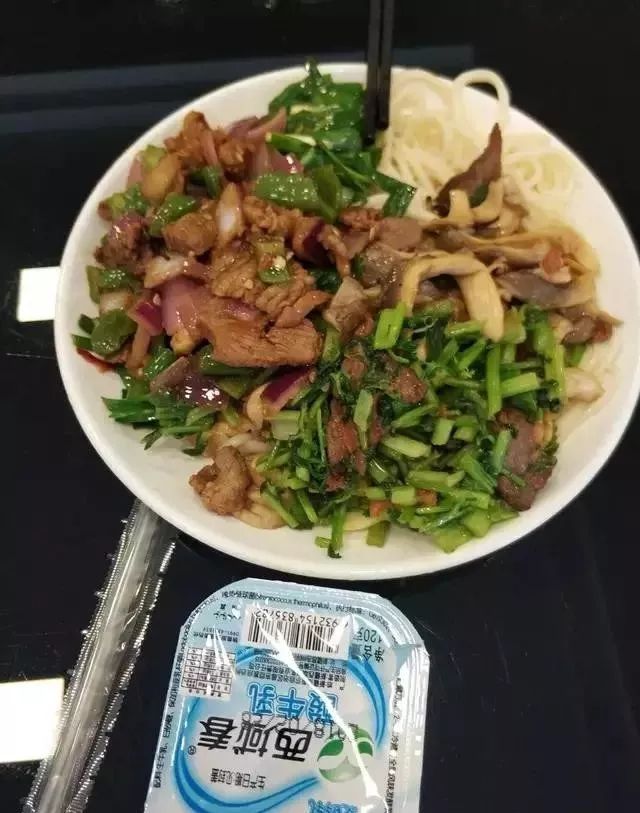 深夜食堂：攢勁弟弟帶你吃！烏魯木齊十大經典拌面館，咱新疆人就好這口... 