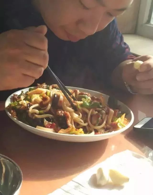 深夜食堂：攢勁弟弟帶你吃！烏魯木齊十大經典拌面館，咱新疆人就好這口... 