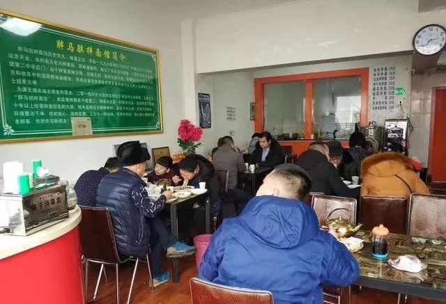 深夜食堂：攢勁弟弟帶你吃！烏魯木齊十大經典拌面館，咱新疆人就好這口... 
