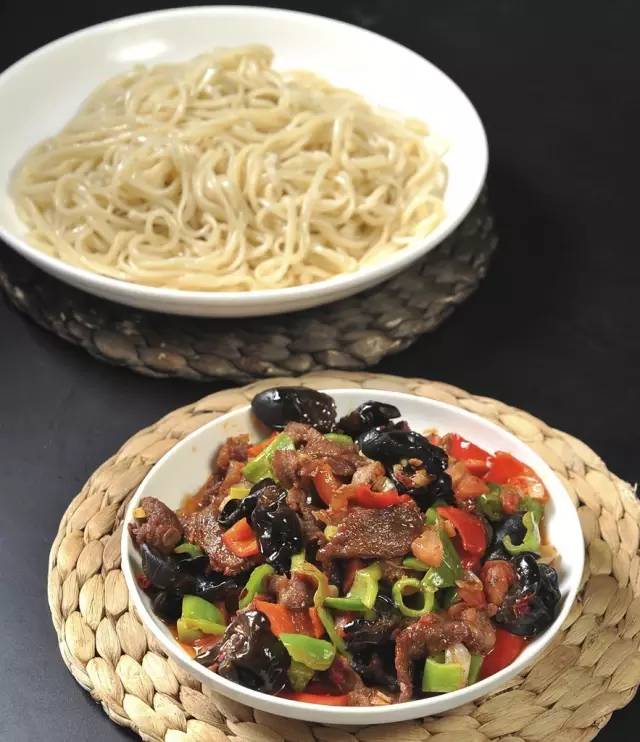 深夜食堂：攢勁弟弟帶你吃！烏魯木齊十大經典拌面館，咱新疆人就好這口... 