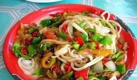 深夜食堂：攢勁弟弟帶你吃！烏魯木齊十大經典拌面館，咱新疆人就好這口... 