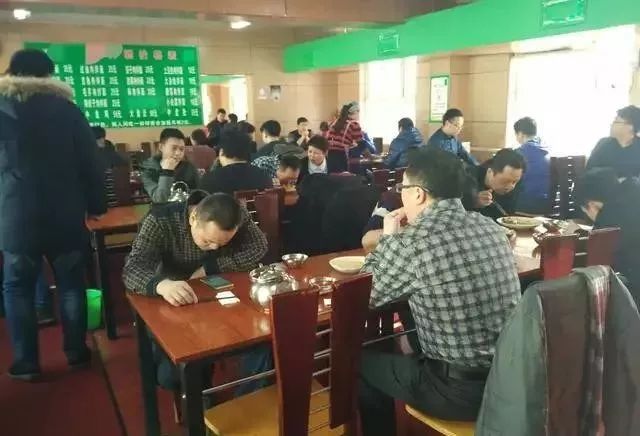 深夜食堂：攢勁弟弟帶你吃！烏魯木齊十大經典拌面館，咱新疆人就好這口... 