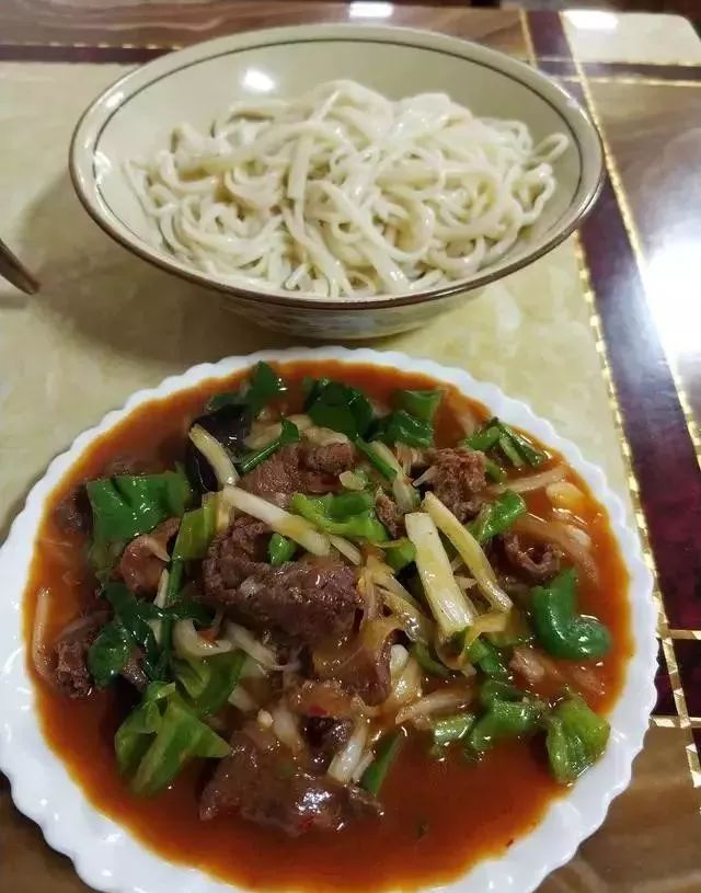 深夜食堂：攢勁弟弟帶你吃！烏魯木齊十大經典拌面館，咱新疆人就好這口... 
