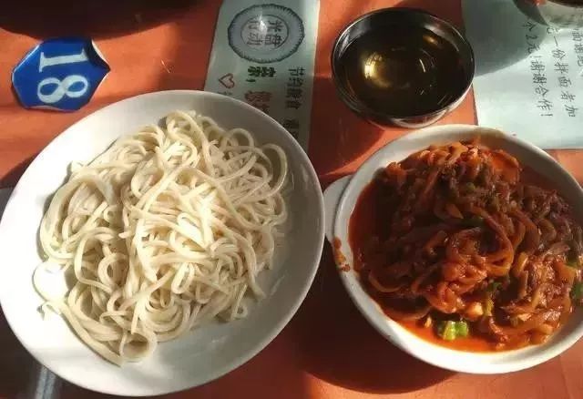 深夜食堂：攢勁弟弟帶你吃！烏魯木齊十大經典拌面館，咱新疆人就好這口... 