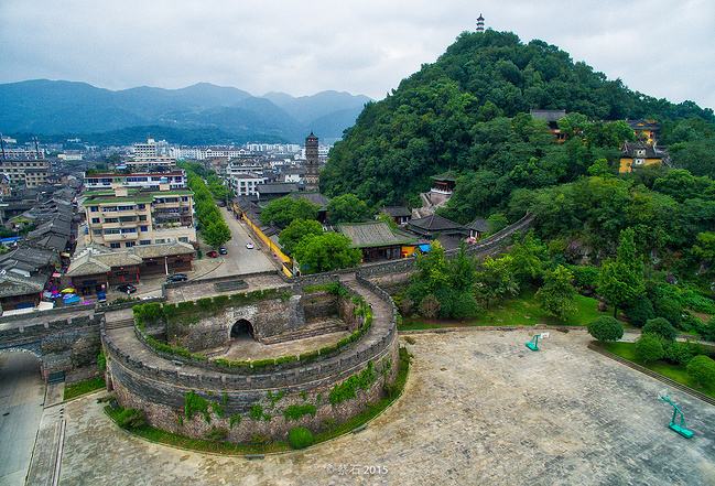臺風(fēng)侵襲臨海古城：當(dāng)古建筑遭遇洪水猛獸，我們該如何應(yīng)對？ 