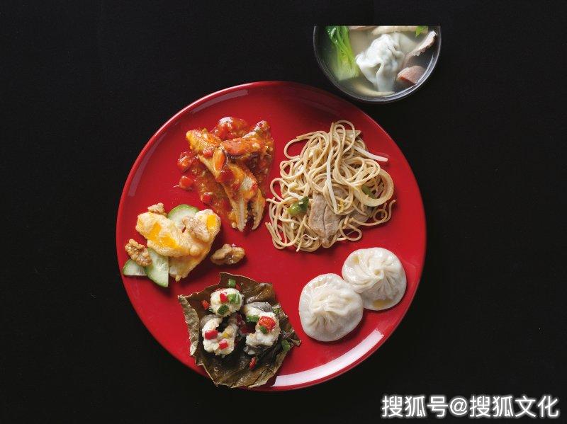 西方人知道中餐有多好吃，可他們還是放不下對(duì)中國(guó)的偏見(jiàn)？ 