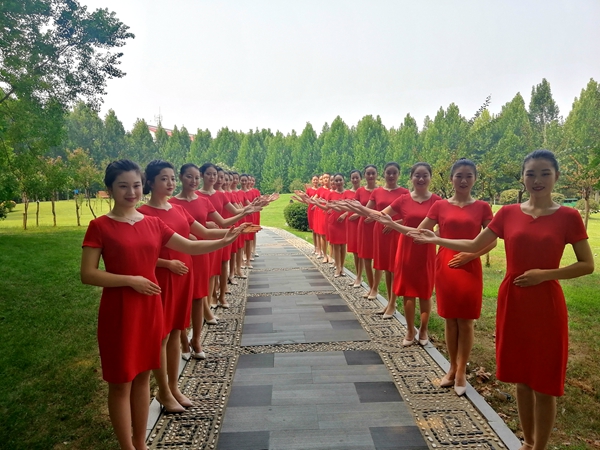 第二十二屆中國農(nóng)產(chǎn)品加工投洽會政務講解員換裝亮相