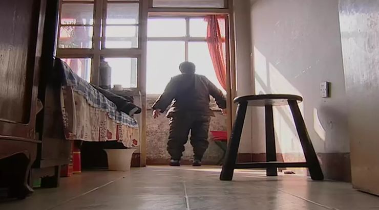 當你發(fā)朋友圈的時候，他已經(jīng)給父母拍紀錄片了