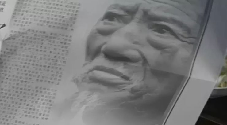 當你發(fā)朋友圈的時候，他已經(jīng)給父母拍紀錄片了
