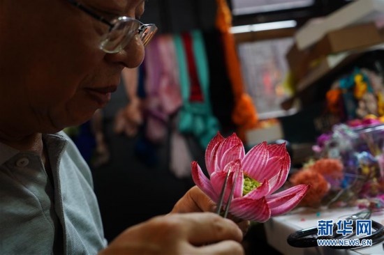 “守藝人”趙樹(shù)憲：期待手工藝絨花能夠品牌化、產(chǎn)業(yè)化