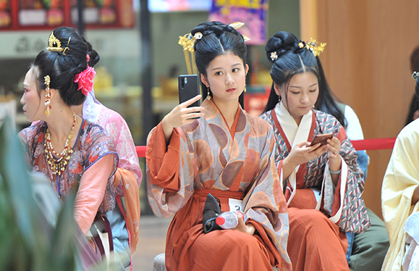 漢服熱衍生大產(chǎn)業(yè)：規(guī)模突破10億元，消費(fèi)人群超200萬