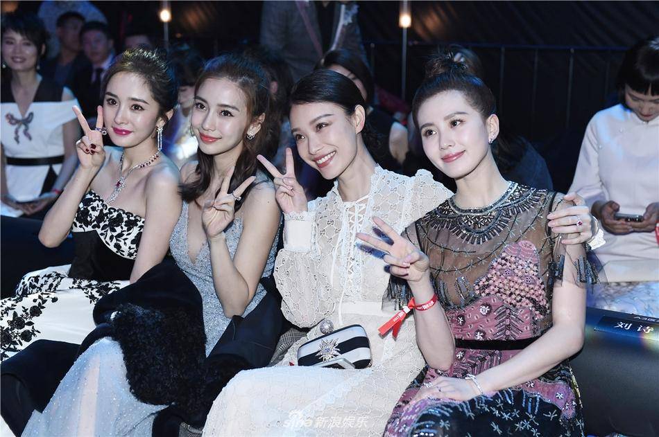 美到不能呼吸？女性為美束腰墊臀纏腳隆胸的背后是男性的控制權 