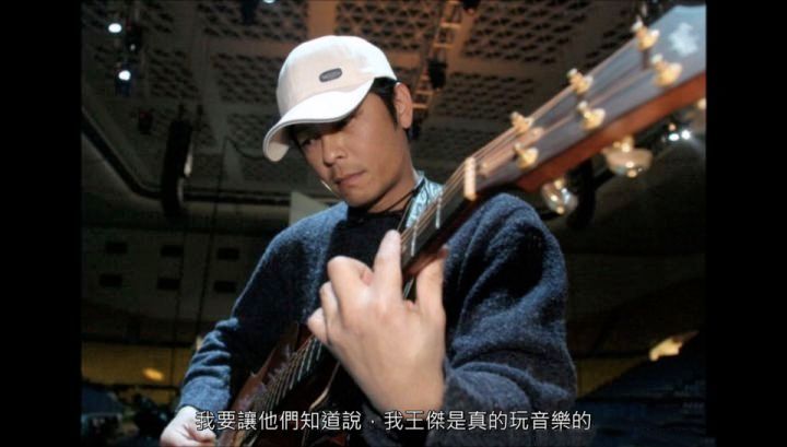 被毒啞的王杰，今天57歲了：年少愛聽他的歌，再聽已是傷心人