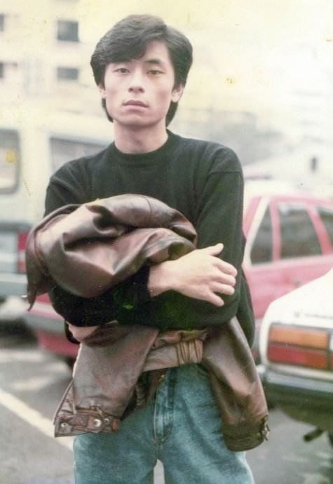 被毒啞的王杰，今天57歲了：年少愛聽他的歌，再聽已是傷心人 