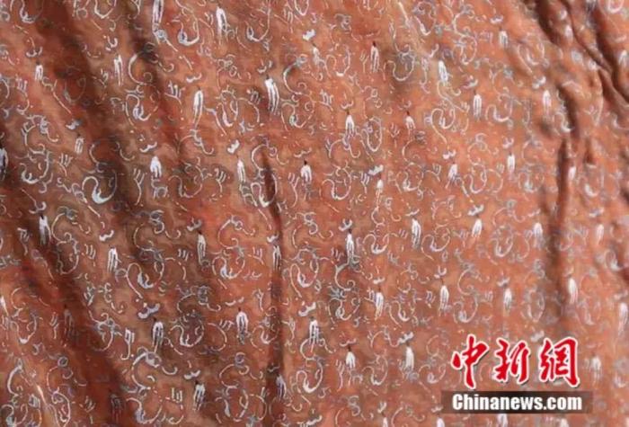 西漢人有多精致？輕薄透視裝、保健防蚊枕了解一下