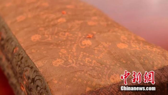 西漢人有多精致？輕薄透視裝、保健防蚊枕了解一下