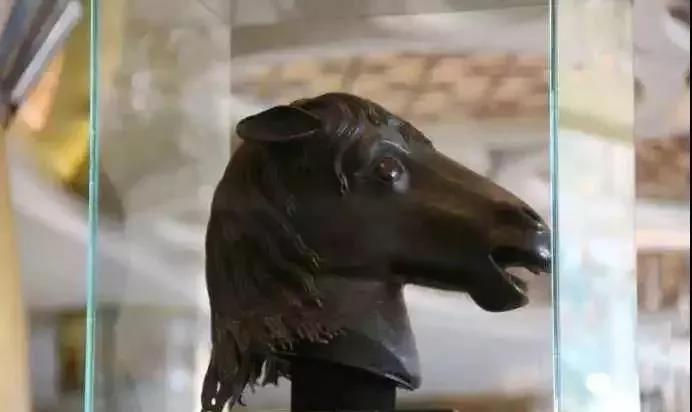 馬首銅像回家：文物只有在原生地展示，才最有尊嚴(yán) 