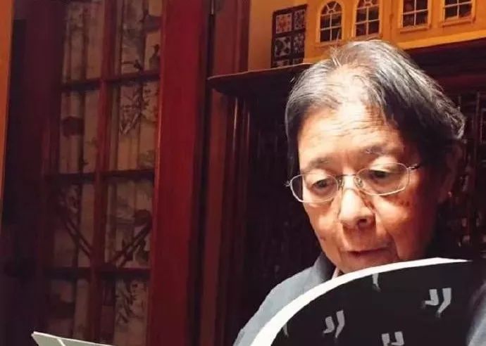西西這樣一個(gè)女子，為香港記錄下了往事與傳奇