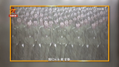 齊短發(fā)、“S彎”……新中國第一批受閱女兵的標配發(fā)型，好美！ 