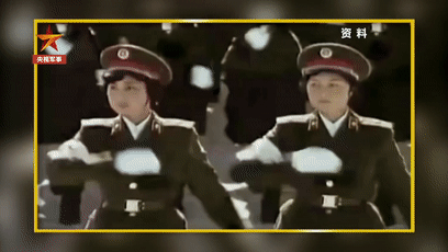 齊短發(fā)、“S彎”……新中國第一批受閱女兵的標配發(fā)型，好美！ 
