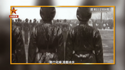 齊短發(fā)、“S彎”……新中國第一批受閱女兵的標配發(fā)型，好美！ 