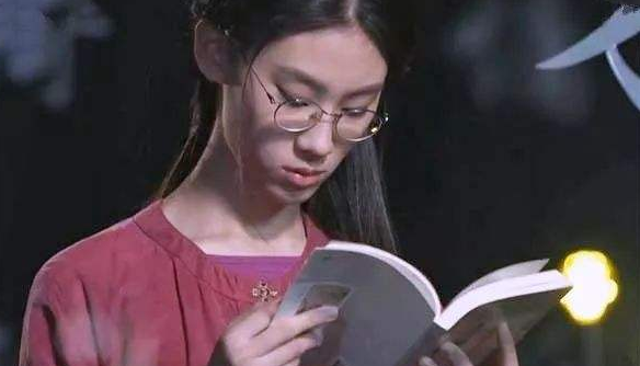 清華才女武亦姝明明能背2000多首詩詞，她究竟會不會寫詩？ 