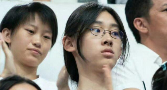 清華才女武亦姝明明能背2000多首詩詞，她究竟會不會寫詩？