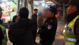粗心老爸出門丟垃圾，把2歲兒子也丟了…原因哭笑不得！