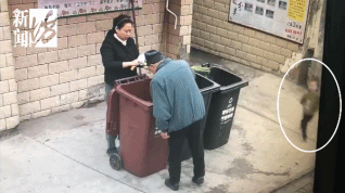 粗心老爸出門丟垃圾，把2歲兒子也丟了…原因哭笑不得！
