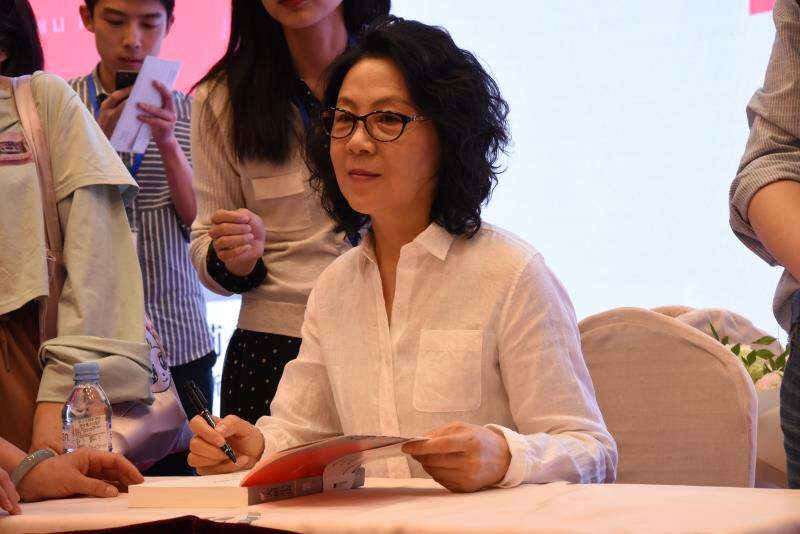做過(guò)流行病防治醫(yī)生的武漢作家池莉給提了6條防疫建議