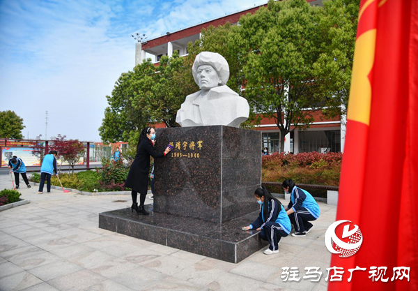 駐馬店市第三中學(xué)開(kāi)展清明祭英烈活動(dòng)