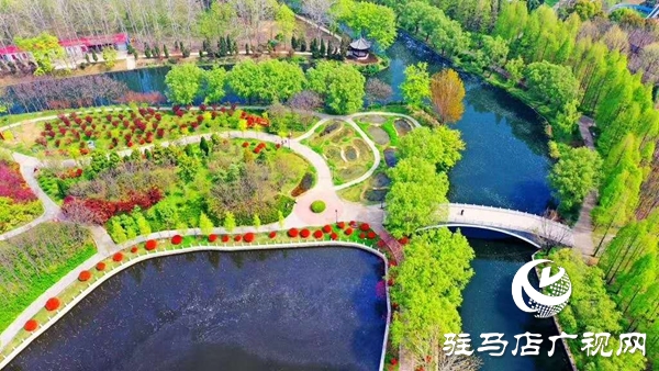 春風(fēng)拂“蘇堤”，游人醉“斷橋”，四月的天中美景似江南