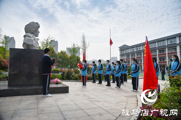 駐馬店市第三中學(xué)開(kāi)展清明祭英烈活動(dòng)
