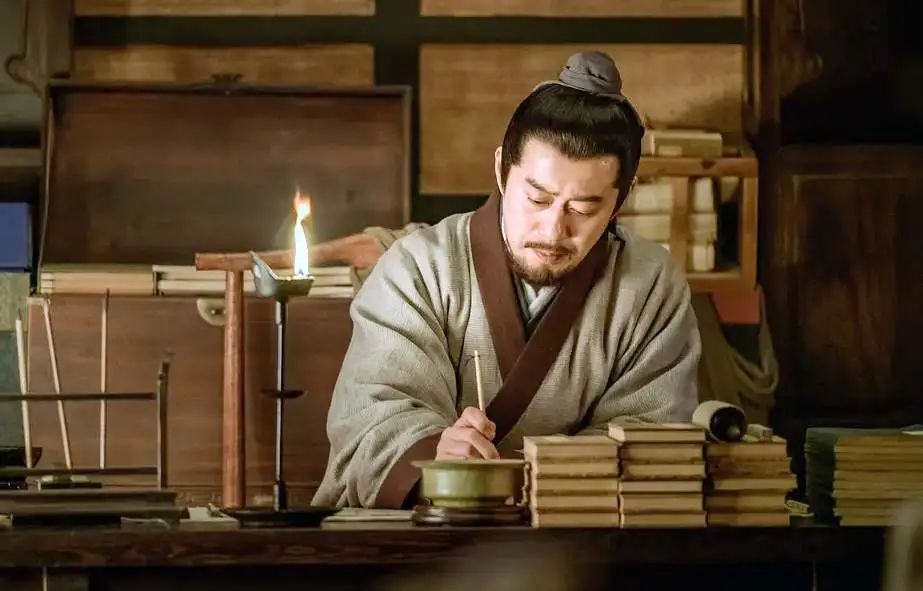 范仲淹念書時，每月有多少生活費(fèi)？