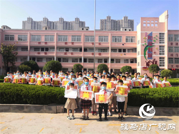  駐馬店市第二十四小學(xué)開展“筆墨抒懷，共抗疫情”活動